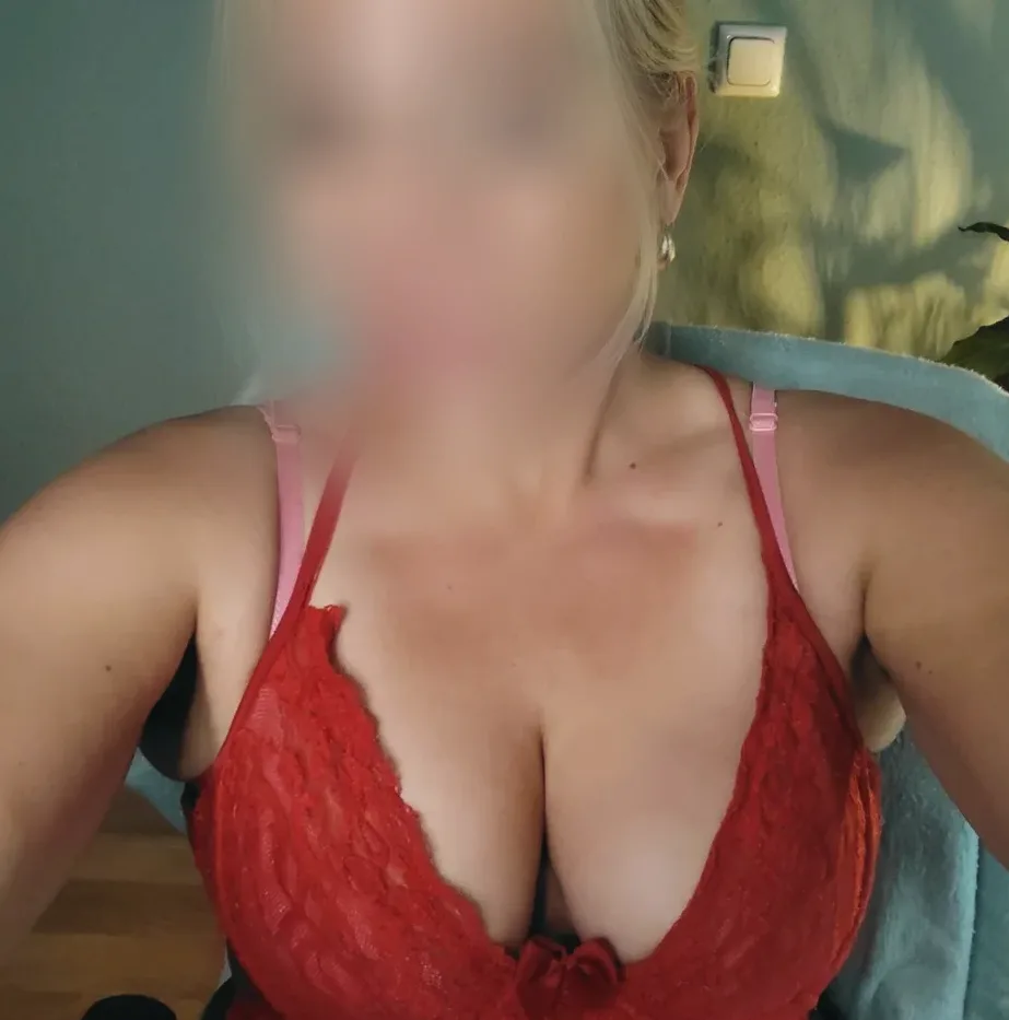 Charlotte, 37