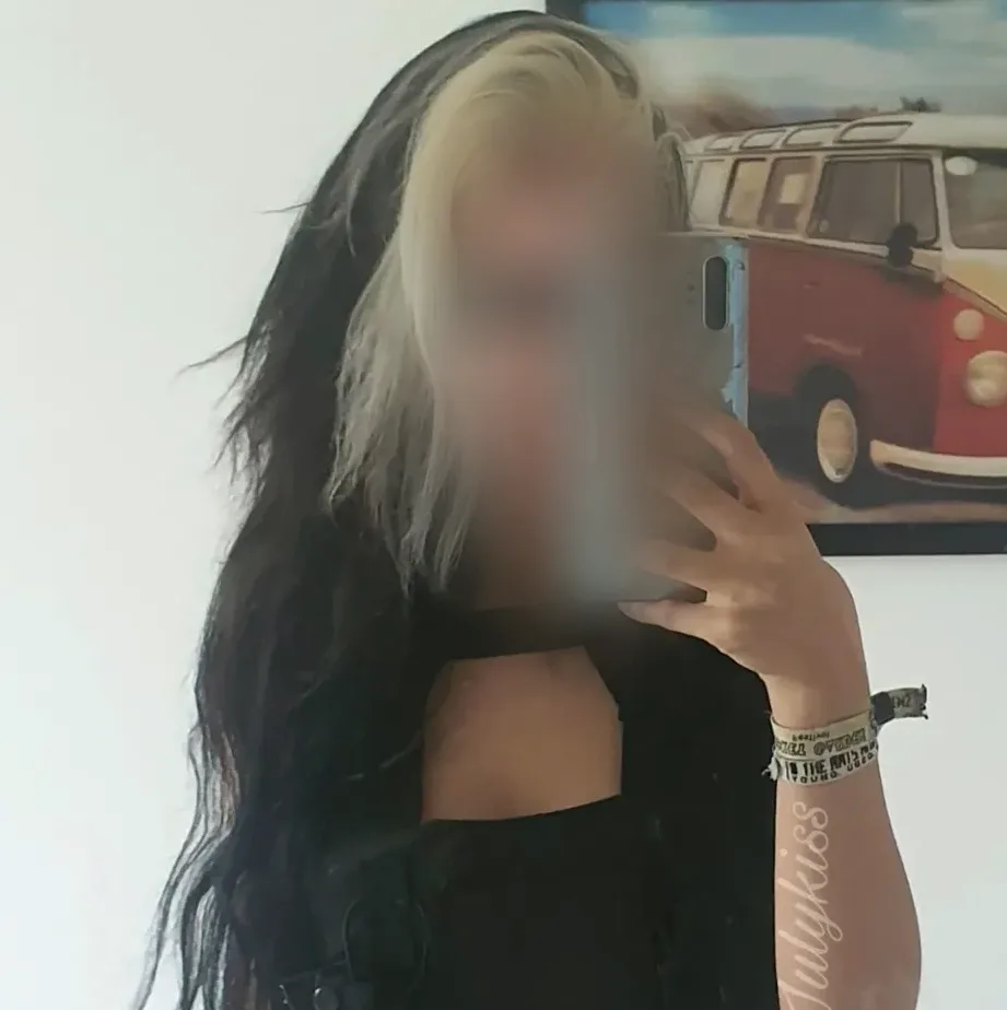 Holly, 26