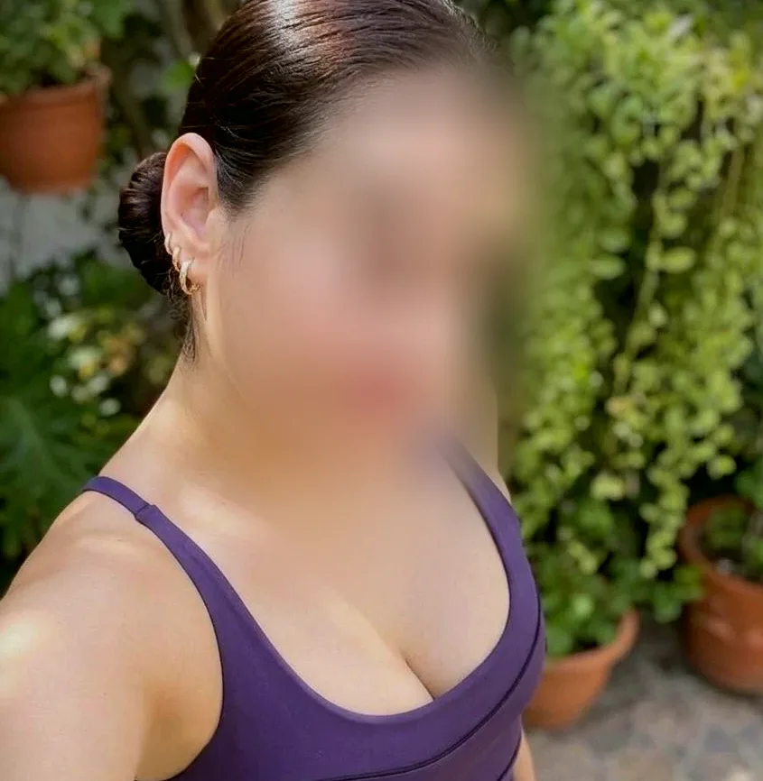 Kirsty, 25