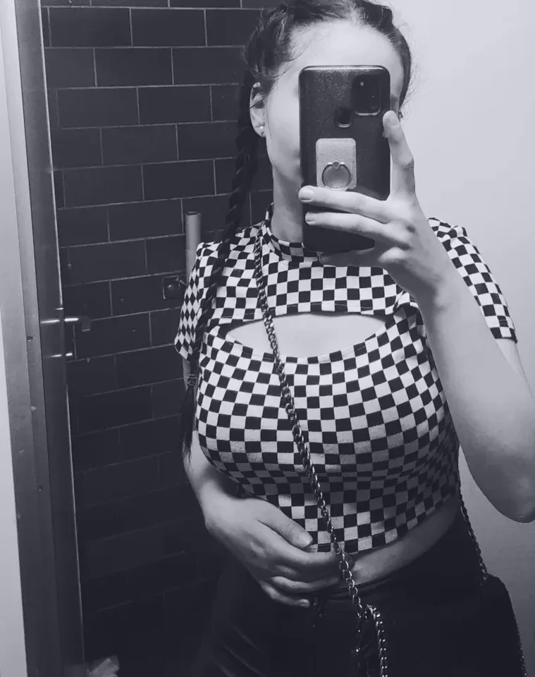 Mhairi, 24