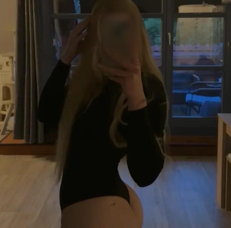 Roisin, 23