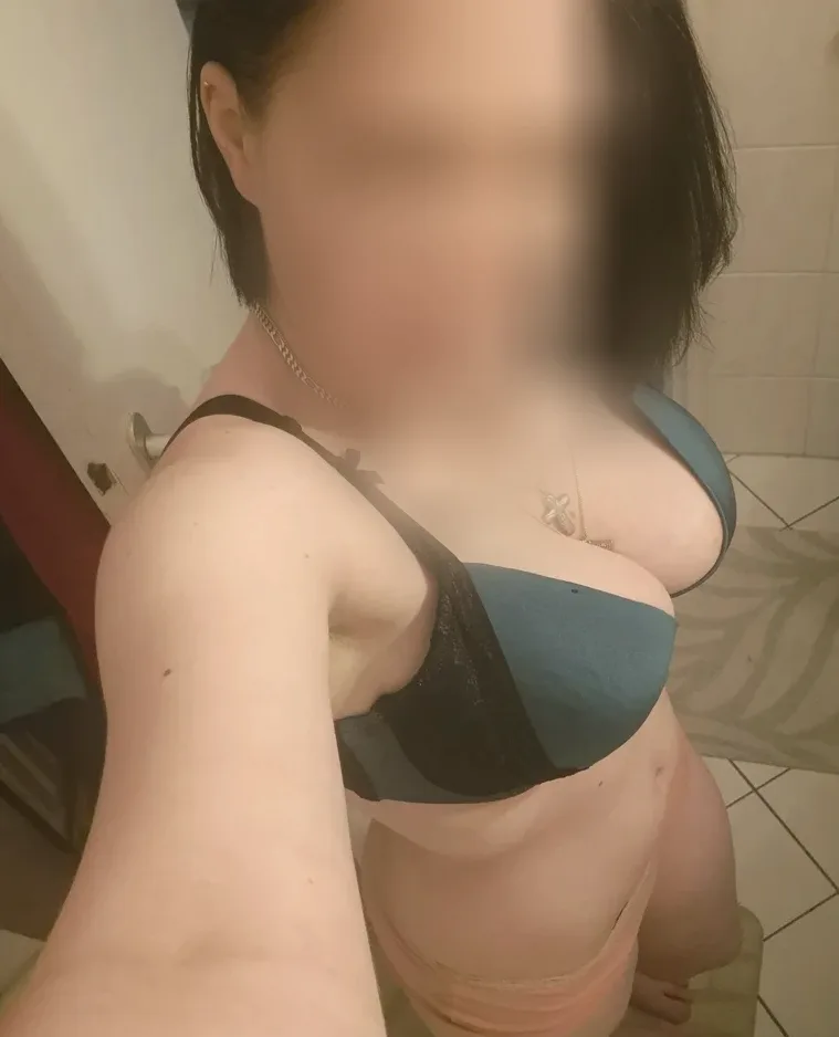 Sofia, 28