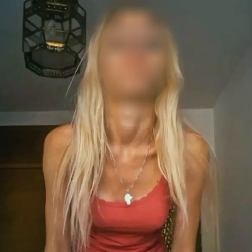Sophie, 35